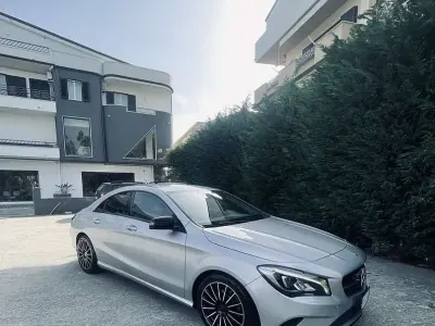 Usata Mercedes CLA200 Business 136 CV (100 kW) 2018 Berlina