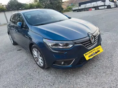 Usata Renault Mégane IV 132 CV (97 kW) 2018 Bluazzurro Berlina
