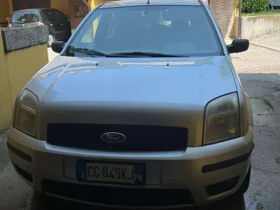 Usata Ford Fusion 101 CV (74 kW) 2003 Argento Utilitaria