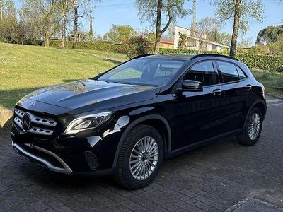 Usata Mercedes GLA180 Executive 122 CV (89 kW) 2019 Nero SUV