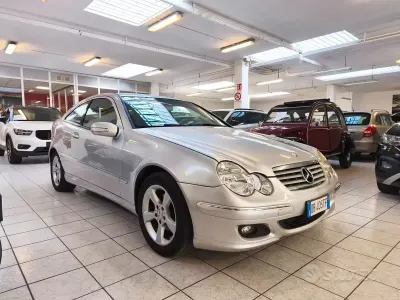 Usata Mercedes C220 Elegance 150 CV (110 kW) 2006 Grigio Coupé