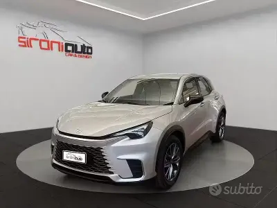 Nuova Lexus LBX 136 CV (100 kW) 2026 Grigio SUV