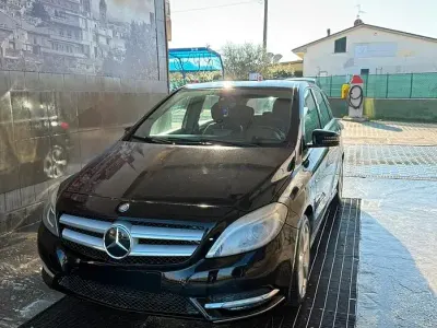 Usata Mercedes B180 116 CV (85 kW) 2012 Nero Utilitaria