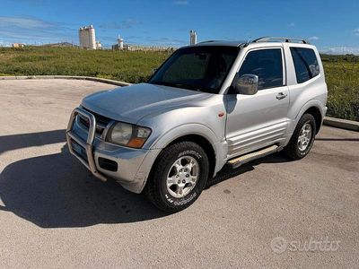 Usata Mitsubishi Pajero 164 CV (120 kW) 2001 Grigio SUV