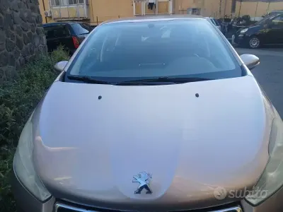 Usata Peugeot 208 68 CV (50 kW) 2013 Marrone Utilitaria