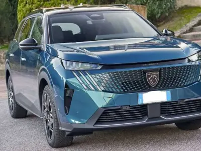 Usata Peugeot 5008 Allure 136 CV (100 kW) 2025 Blu/azzurro SUV