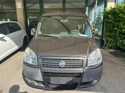 Usata Fiat Doblò 77 CV (56 kW) 2006 Blu/azzurro Monovolume