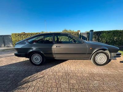 Begagnad Alfa Romeo Alfetta 158 HK (116 kW) 1981 Grå Sportkupé