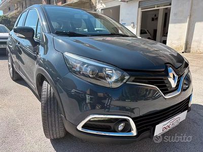 Usata Renault Captur Zen 90 CV (66 kW) 2015 Grigio SUV