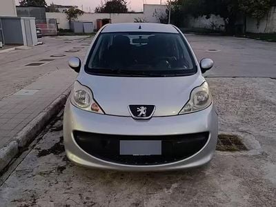 Usata Peugeot 107 54 CV (39 kW) 2007 Grigio Utilitaria