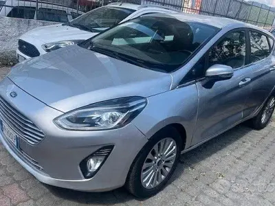 Usata Ford Fiesta Titanium 86 CV (63 kW) 2018 Grigio Utilitaria