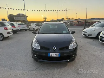 Gebraucht Renault Clio II Dynamique 85 PS (62 kW) 2008 Schwarz Limousine