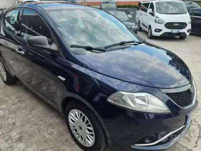 Usata Lancia Ypsilon 69 CV (50 kW) 2016 Bluazzurro Utilitaria