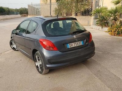 Grigio Usata 2007 Peugeot 207 Utilitaria | 2200 € (Buon prezzo)