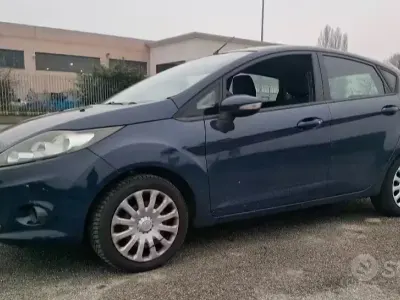 Usata Ford Fiesta Titanium 82 CV (60 kW) 2010 Bluazzurro Berlina