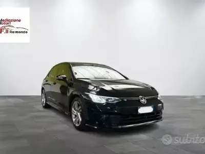 Usata VW Golf VIII R-line 150 CV (110 kW) 2022 Nero Berlina