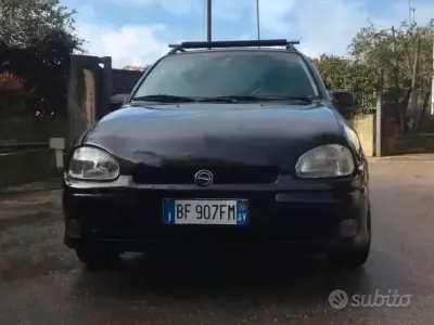 Usata Opel Corsa 60 CV (44 kW) 2000 Nero Berlina
