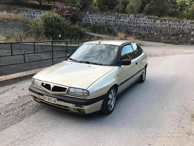 Begagnad Lancia 2000 186 HK (136 kW) 1995 Sportkupé