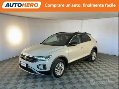 Używany VW T-Roc Life 110 KM (80 kW) 2023 Beżowy SUV