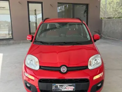 Usata Fiat Panda Lounge 95 CV (69 kW) 2017 Rosso Utilitaria
