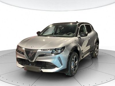 Nuova Alfa Romeo Junior 145 CV (106 kW) 2025 Grigio arese con tetto nero SUV