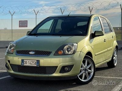 Second-hand Ford Fiesta 68 CP (50 kW) 2007 Verde Hatchback
