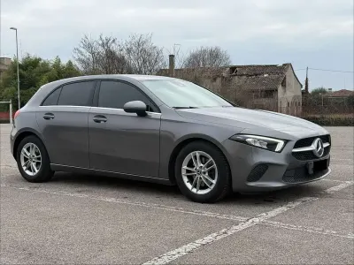 Usata Mercedes A180 Business 116 CV (85 kW) 2019 Grigio Berlina