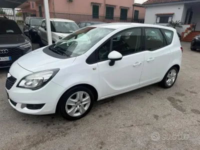 Begagnad Opel Meriva 120 HK (88 kW) 2015 Vit Minibuss