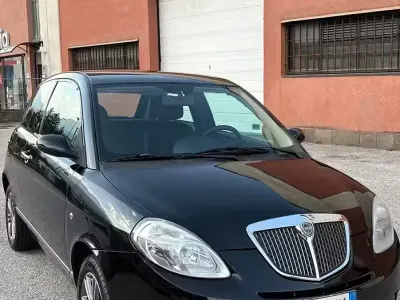 Usata Lancia Ypsilon 60 CV (44 kW) 2009 Nero Utilitaria