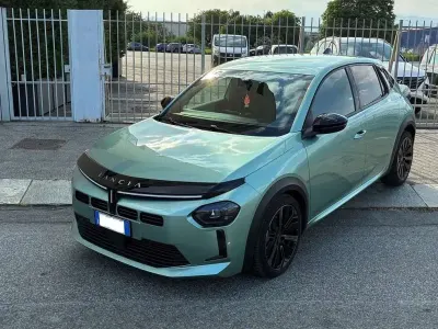 Usata Lancia Ypsilon 101 CV (74 kW) 2025 Verde Utilitaria