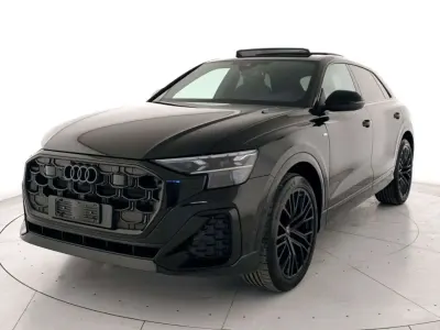 Nuova Audi Q8 S-Line 286 CV (210 kW) 2026 Nero mythos metal. SUV