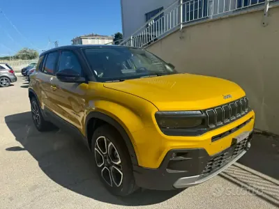 Nuova Jeep Avenger Summit 101 CV (74 kW) 2025 Giallo SUV