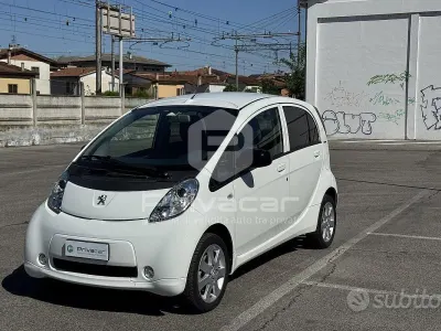 Begagnad Peugeot iON Active 35 kW (48 HK) 2012 Vit Halvkombi