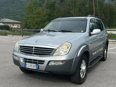 Usata SsangYong Rexton 165 CV (121 kW) 2005 Grigio SUV