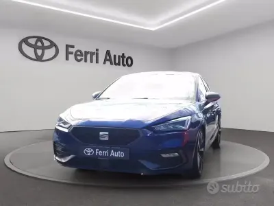 Käytetty Seat Leon FR 150 HP (110 kW) 2021 Sininen Sedan