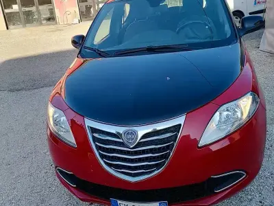 Usata Lancia Ypsilon 69 CV (50 kW) 2011 Rosso Utilitaria