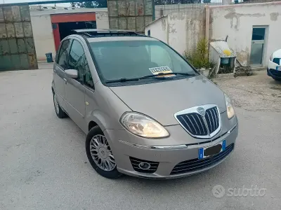 Usata Lancia Musa 90 CV (66 kW) 2008 Grigio Monovolume