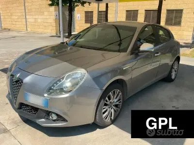 Usata Alfa Romeo Giulietta Super 120 CV (88 kW) 2018 Grigio Utilitaria