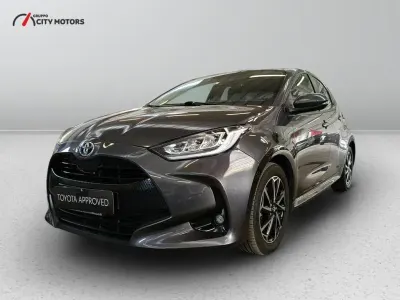 Usata Toyota Yaris Hybrid Trend 115 CV (84 kW) 2021 Grigio Berlina