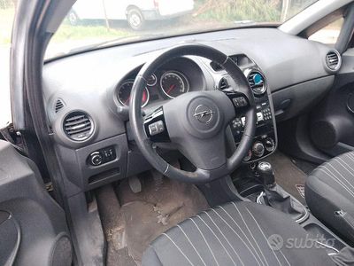 Usata Opel Corsa 65 CV (47 kW) 2011 Nero Utilitaria