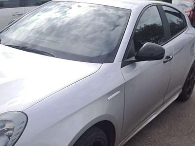 Second-hand Alfa Romeo Giulietta Tech Edition 120 CP (88 kW) 2020 Argintiu Hatchback