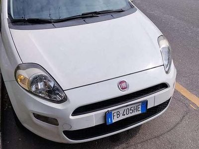 Usata Fiat Punto Lounge 69 CV (50 kW) 2015 Bianco Utilitaria