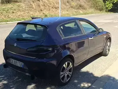 Usata Alfa Romeo 147 120 CV (88 kW) 2006 Bluazzurro Utilitaria