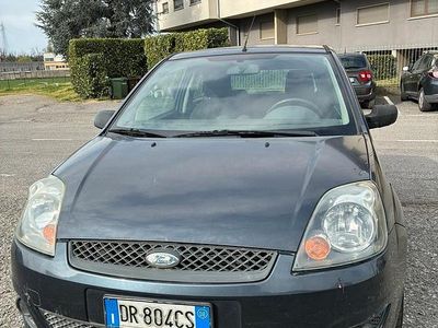 Usata Ford Fiesta Titanium 75 CV (55 kW) 2008 Grigio Utilitaria
