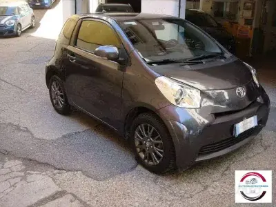 Usata Toyota iQ Lounge 67 CV (49 kW) 2012 Utilitaria