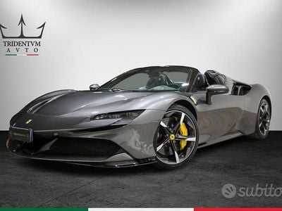 Usata Ferrari SF90 780 CV (573 kW) 2023 Grigio Coupé