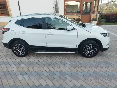 Usata Nissan Qashqai N-Connecta 131 CV (96 kW) 2018 Bianco SUV