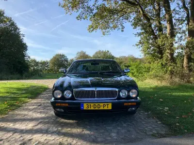 Usata Jaguar XJ12 311 CV (228 kW) 1995 Verde Berlina