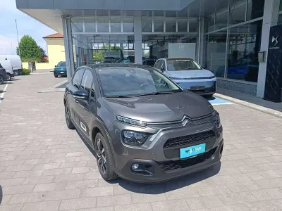 Usata Citroën C3 Shine 110 CV (80 kW) 2022 Grigio platinum / tetto nero Utilitaria