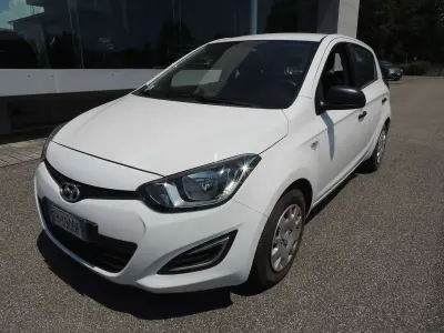 Usata Hyundai i20 Edition 84 CV (61 kW) 2012 Bianco Utilitaria